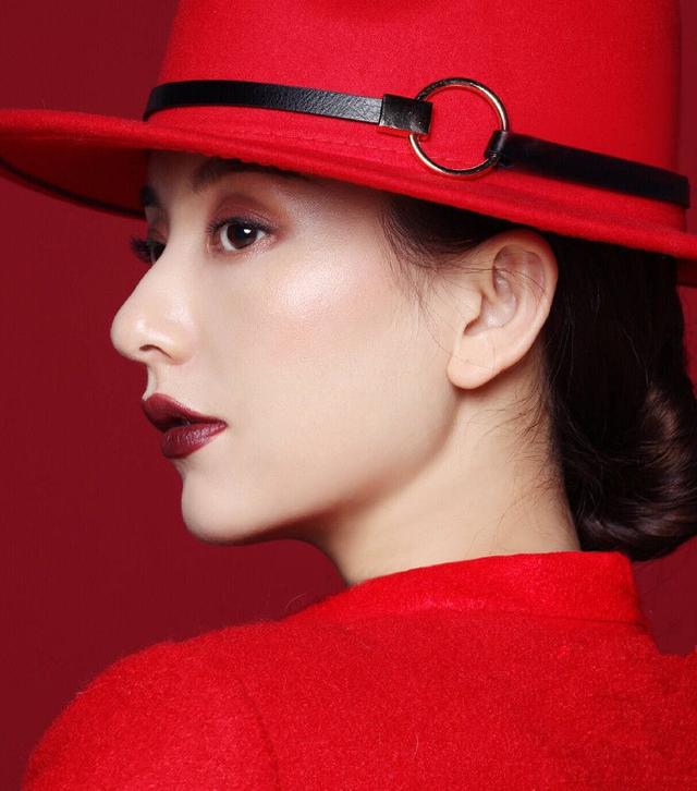 郭富城老婆方媛晒最新时尚大片,可盐可甜,不愧