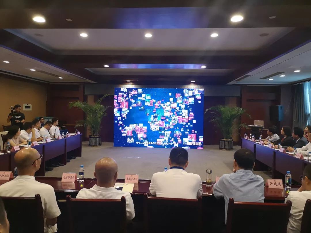 市长龚军,市委常委,宣传部长,市总工会主席阙显凤,副市长房义勇等领导