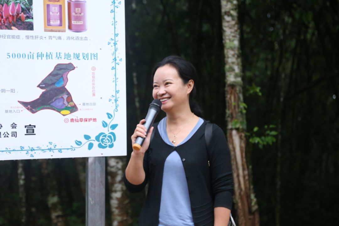 普洱市思茅一中综合实践中心主任,初中党支部书记邢波作开场讲话做