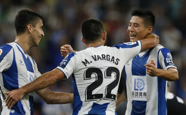 队友耍大牌!进球后故意躲开武磊庆祝 他俩曾是