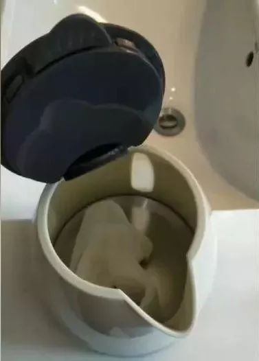 五星酒店水壶内现用过的卫生巾 酒店的东西你