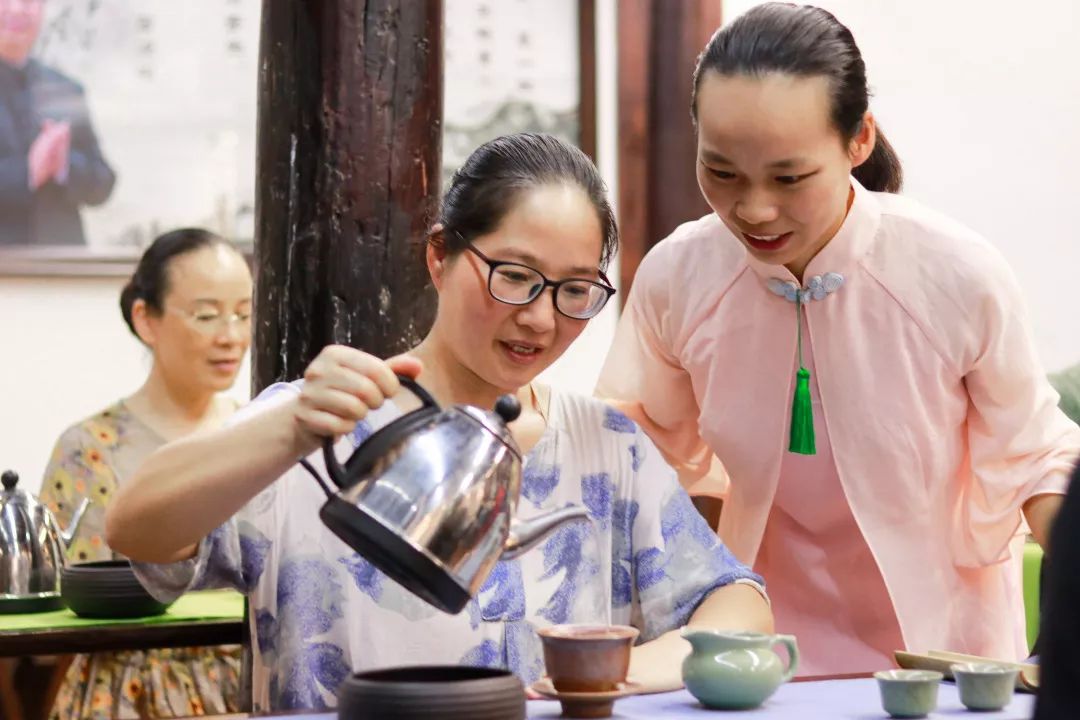 因一杯茶的相聚茶道学习课第八九期第一课