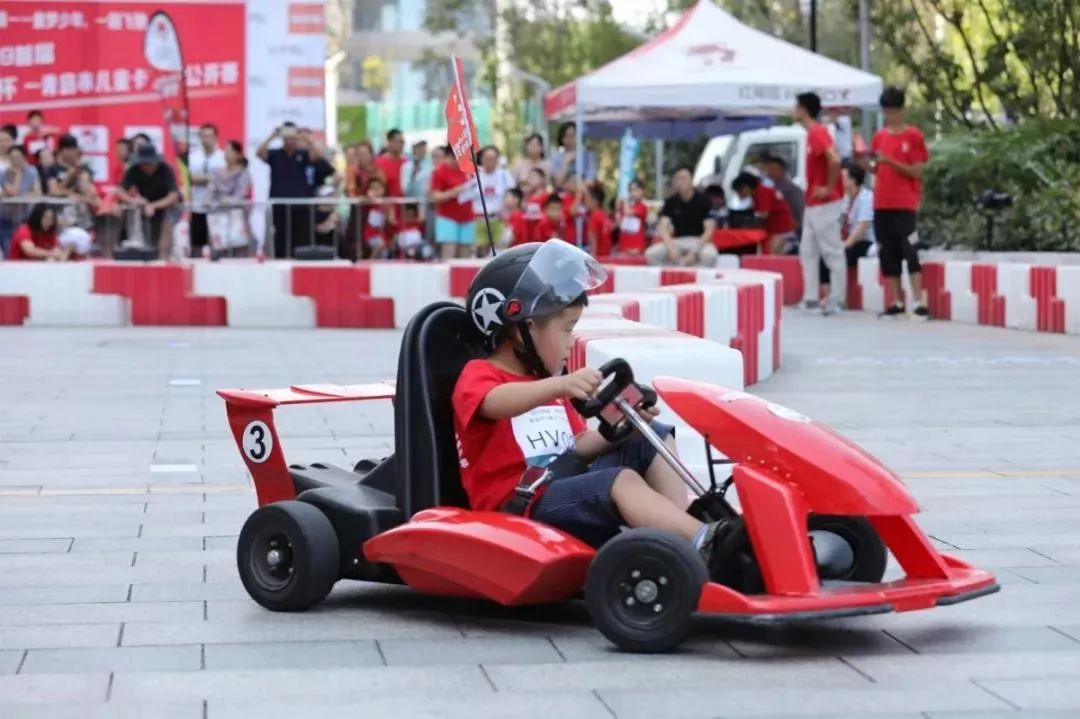 此次由红尾狐(国际)儿童卡丁车俱乐部承办的公开赛旨在推动青岛地区