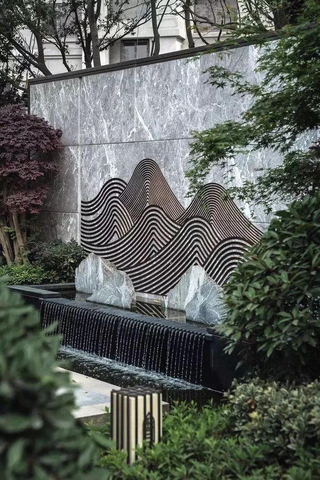 庭院里的景观墙