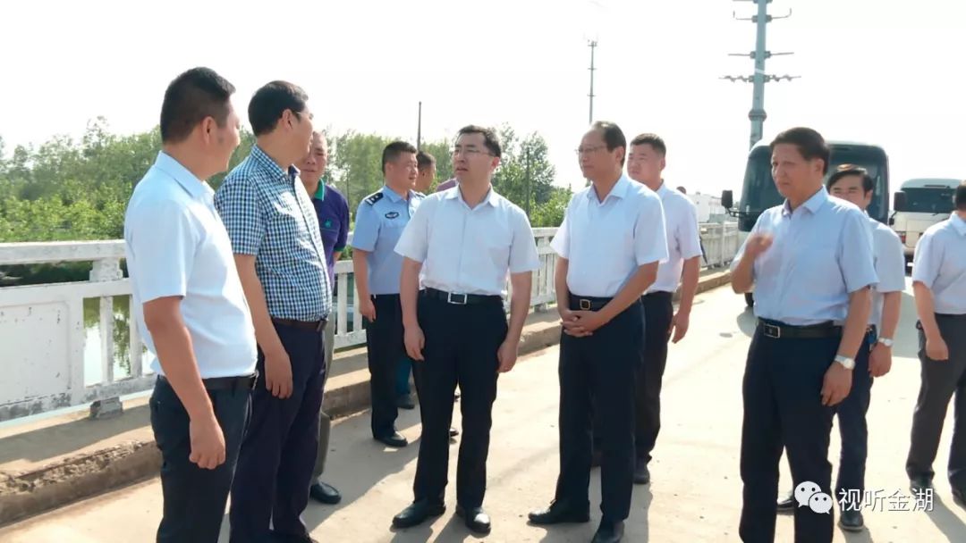 县委书记张志勇,副县长徐红兵以及相关单位负责人参加巡河.