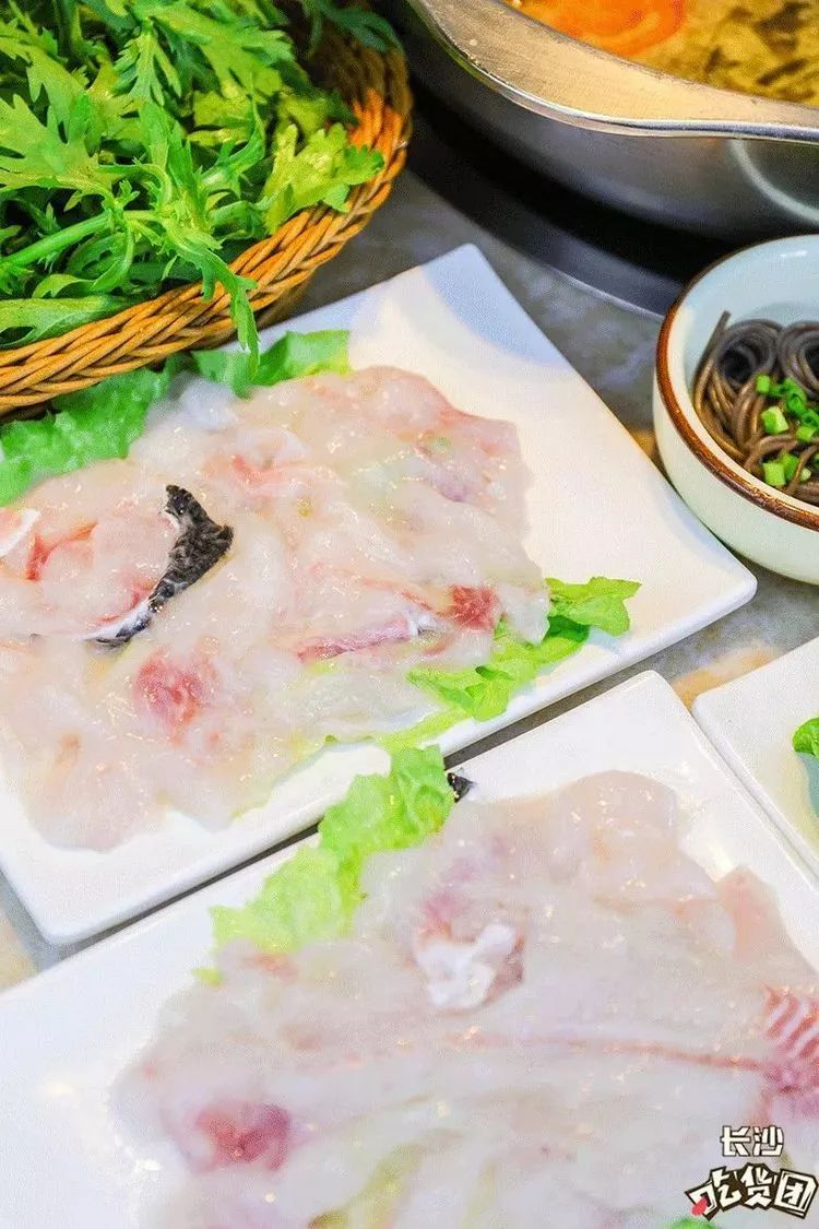 79元抢购龙液酸汤乌鱼府原价224元3-4酸菜鱼套餐,鲜到可以喝的火锅!