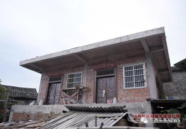 危房改造人均_危房改造图片(2)