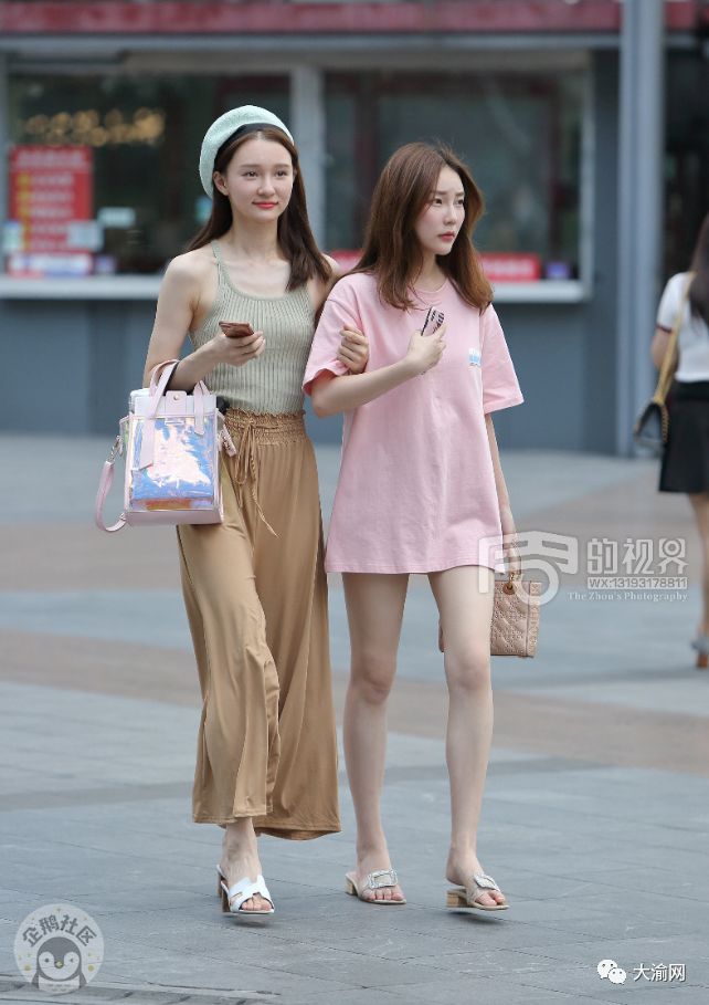 最新街拍重庆的夏天虽然热但是美女多啊