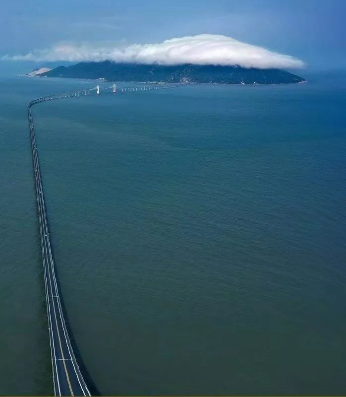 台湾浅滩海面:多云,有阵雨,北到东北风4～5级阵风7级.