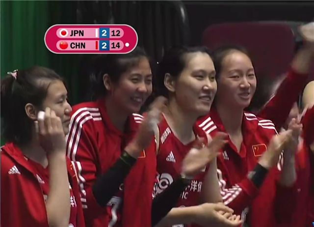 太解气！日本教练嘲笑中国女排2队遭打脸 被反超后绝望1幕太狼狈_亚锦赛