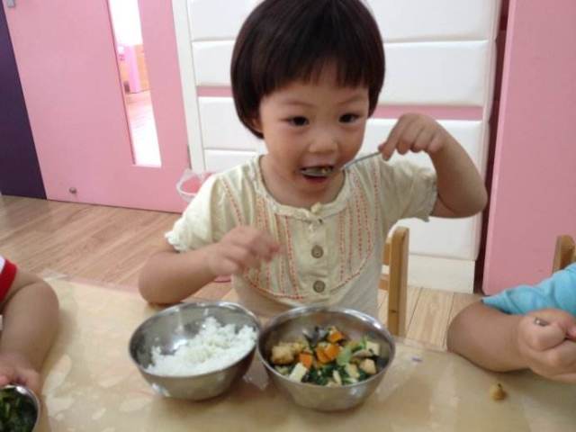 有什么办法让宝宝吃米饭 6717039397544836967fb2dfdd3435dc.jpeg