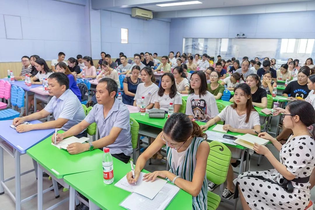 暑假培训学校 72dd70c3dcf84f358f090bc215505580.jpeg