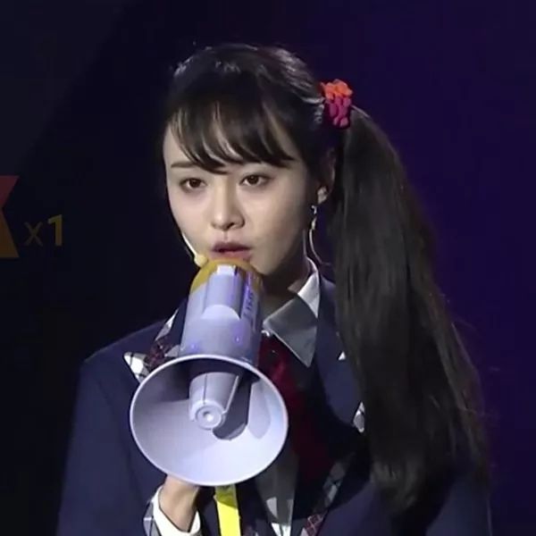 郑爽生日会性感热舞,扮楚雨荨和张翰隔空同框