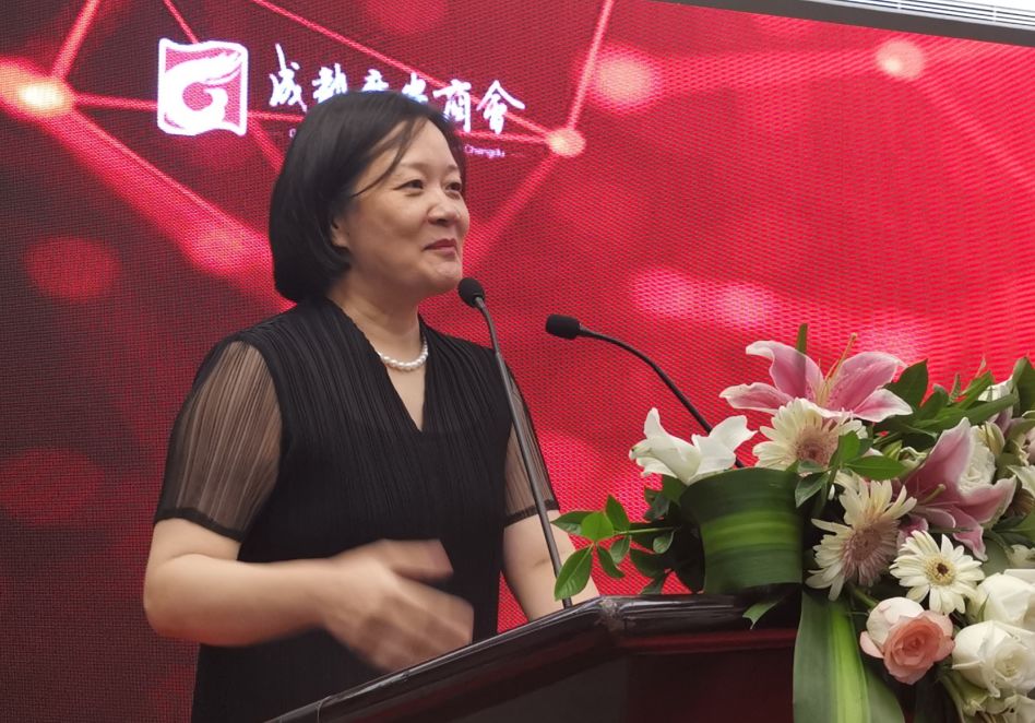成都市工商联(总商会)副主席温莉艳而广安市政协主席肖雷则围绕三