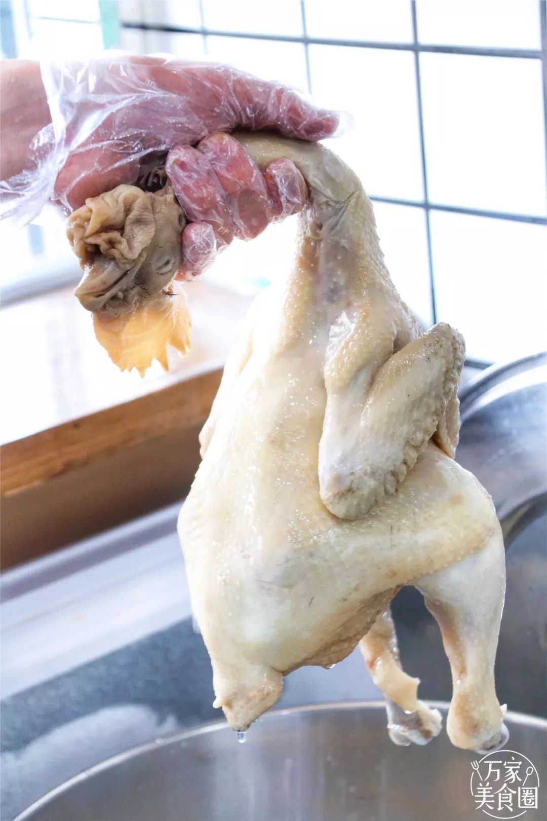 哪些人不适合吃三黄鸡 86ab0dbe4ff34e9894521f1cf3568d6c.jpeg