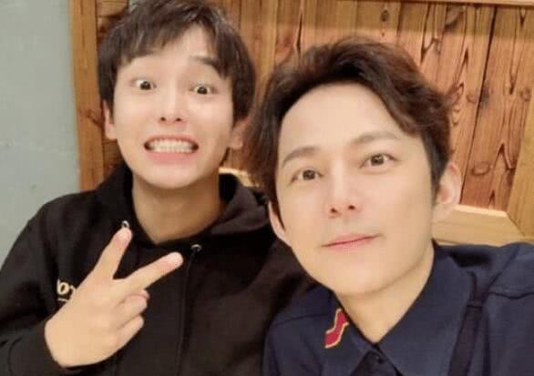 何炅最新真实容貌 88b938a26d6544ab9b257752c523b0f8.jpeg