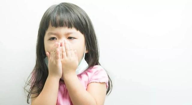                     原创            女儿熟睡时，被妈妈用胶带封嘴，医生直竖大拇指：机智宝妈