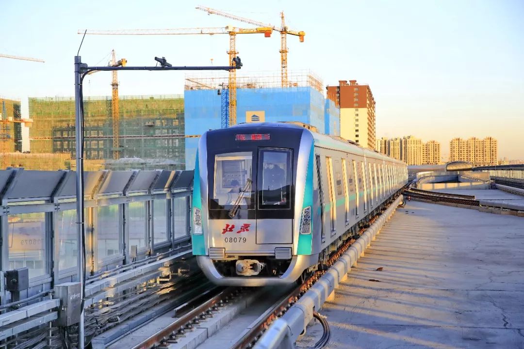 为配合国家体育场大型活动,满足乘客出行需求,北京地铁公司对8号线