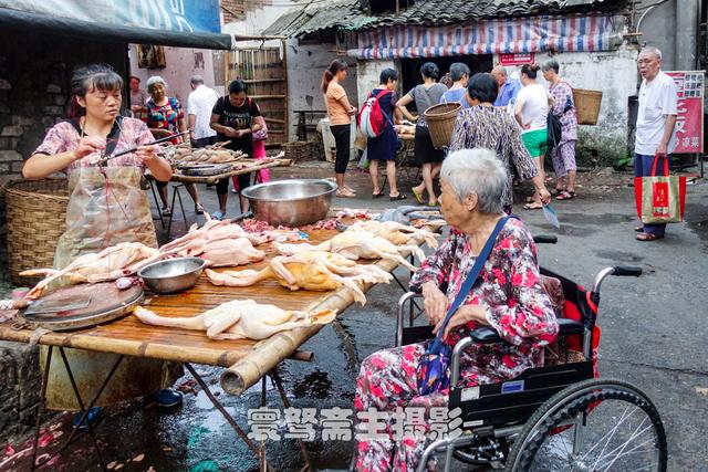 来泸州蓝田赶个早市，却发现这里如此热闹，是最具川南味道的赶场