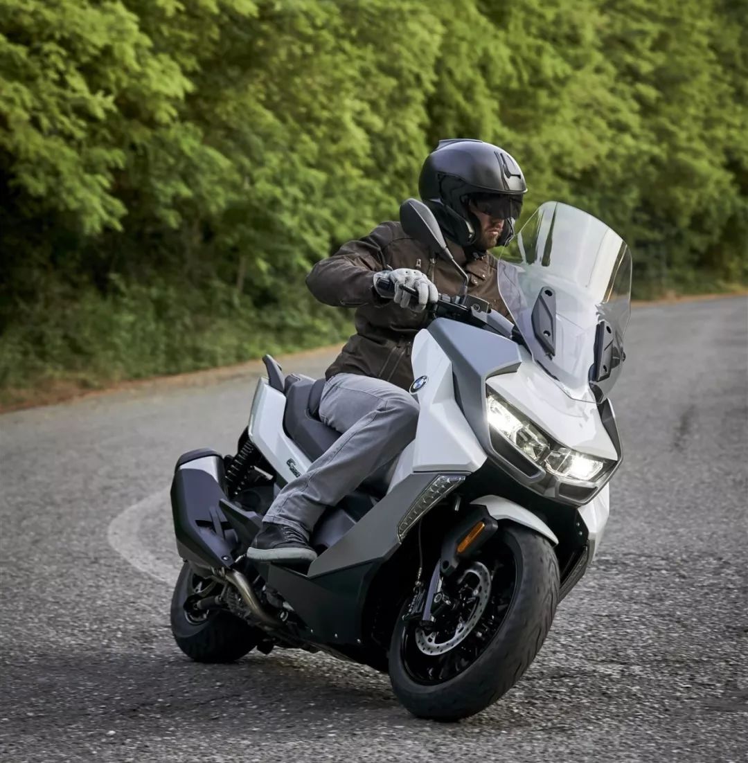 bmw c 400 gt:从城市出发,领略一路精彩