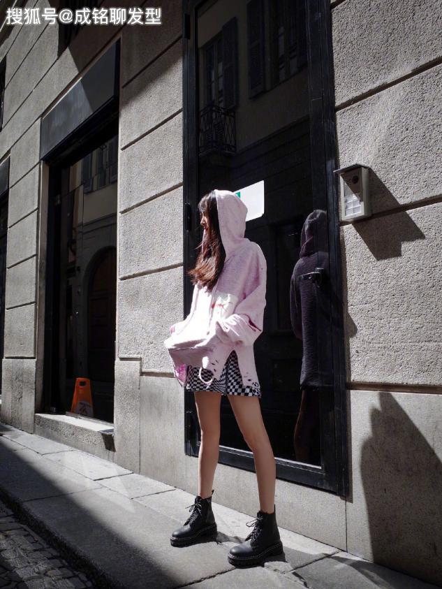 凹造型女生简约风 b0f16c37ba6d48de9363324006aa4adc.jpeg