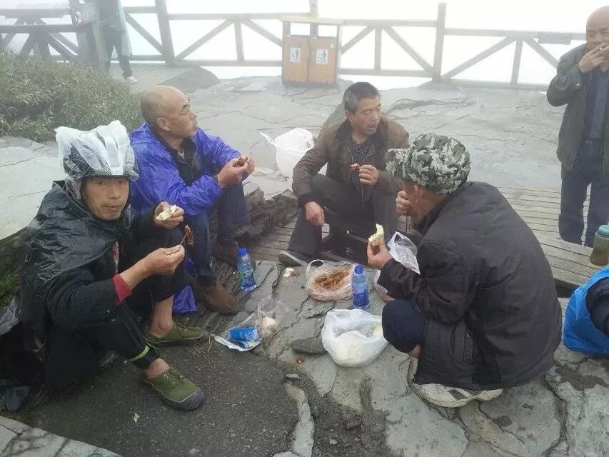 花垣人口多少_花垣十八洞风景图片