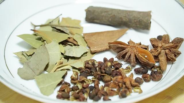 烧什么菜要放大料香叶桂皮之类的 c6883e7376f247b694534c594423d669.jpeg