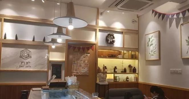 网红蛋糕店装修图片 c72423b4241444b4a6af2a271dc91eff.jpeg