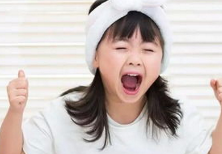                     原创            儿科医生：晚上别带孩子出去玩，危害身体发育