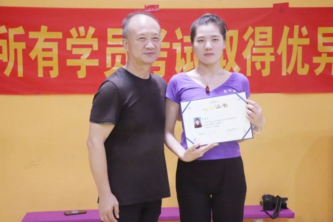 舞蹈基本功视频:胸腰训练方法,好用!