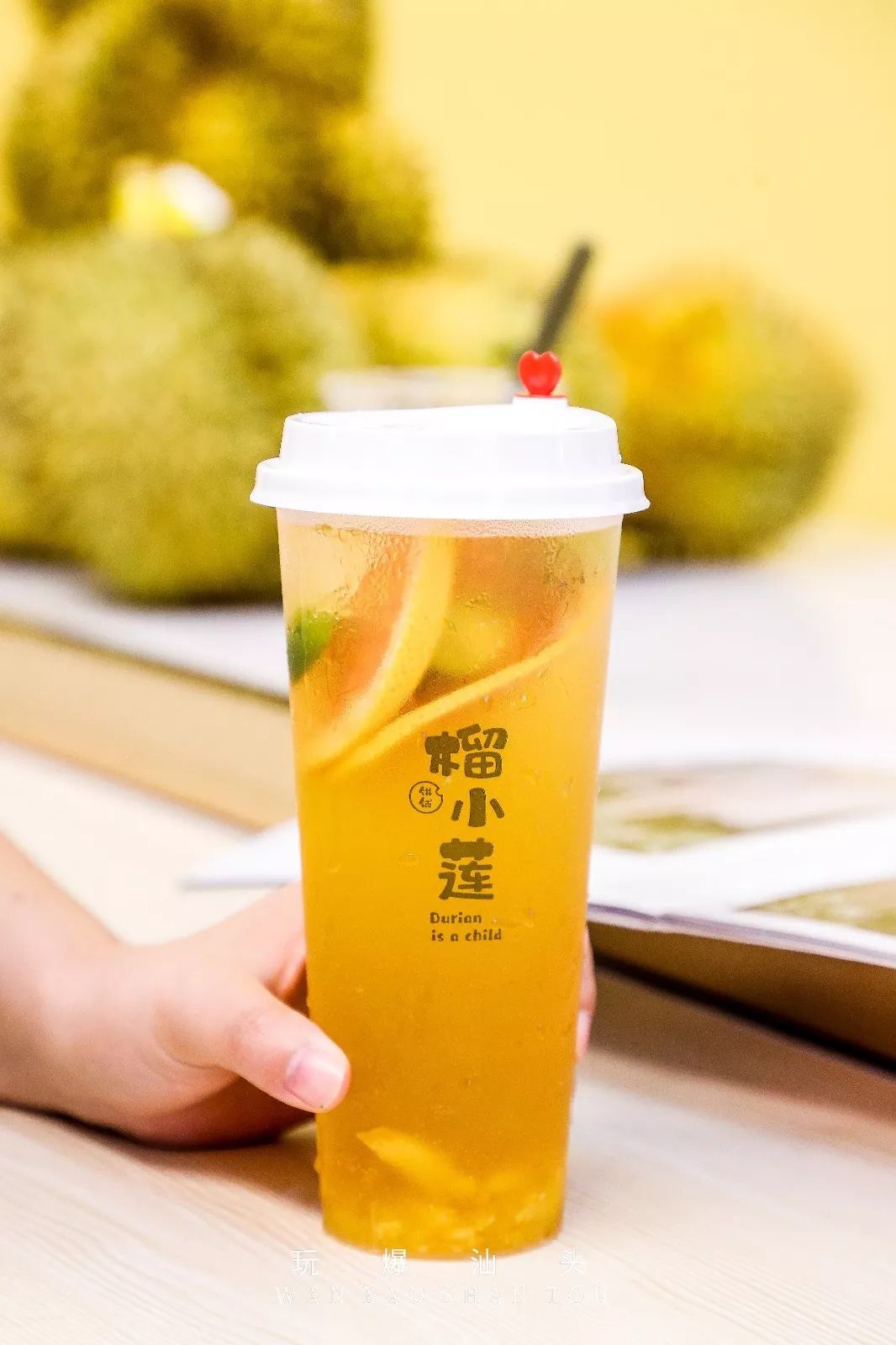 金桔柠檬冰茶夏日炎炎,来上一杯酸甜的金桔柠檬冰茶最合适不过.