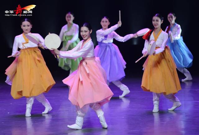 谷雨也是春季最后一个节气.中央民族大学女子群舞"