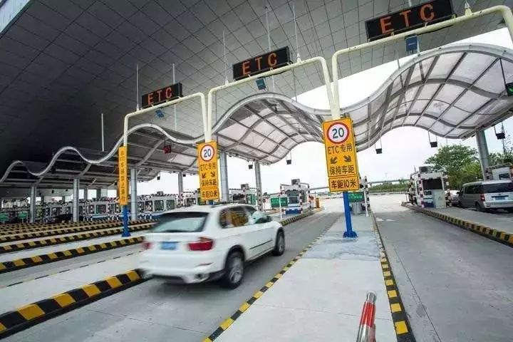 大服务区和小服务区哪个好 eb97f2db5c1542fc9a9340be927f1a18.jpeg