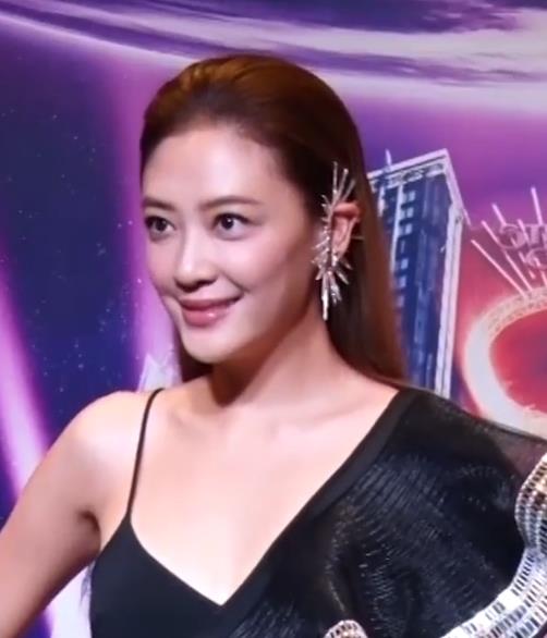 应采儿素颜有多美?看到原相机下的她,网友:真当自己没