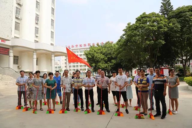 汕头市鮀滨职业技术学校金中华侨试验区学校汕头市中山幼儿园阶段来