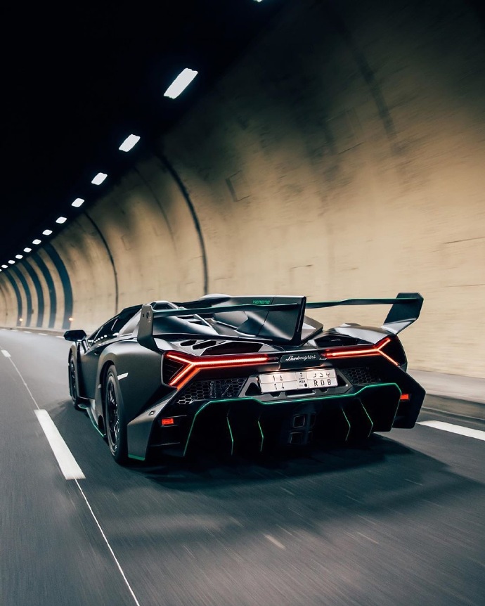 lamborghini veneno roadster