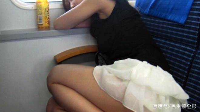 “我叫你摸!”16岁女孩两个耳光过去,65岁老头老实了! “我叫你摸!”16岁女孩两个耳光过去,65岁老头老实了!