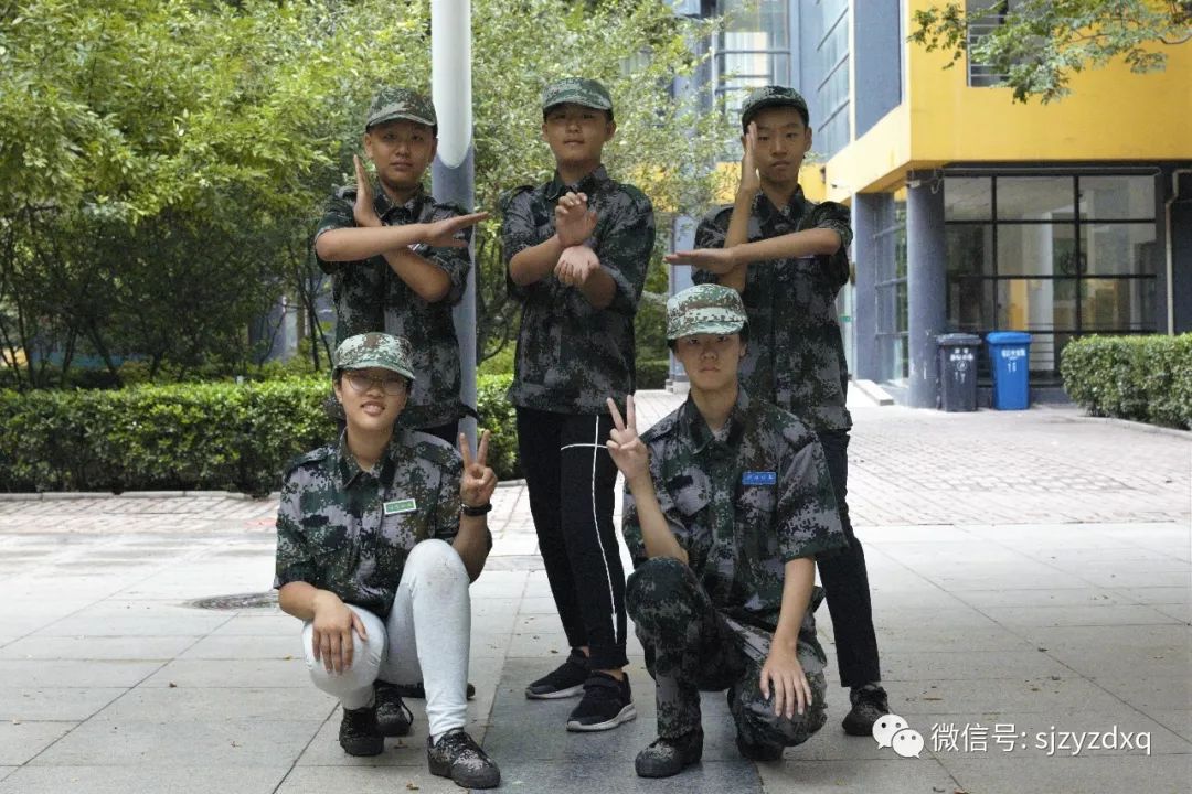 冯子睿高一12班纪律标兵:郭伊飒训练标兵:康子轩礼仪标兵:陈丁豪卫生