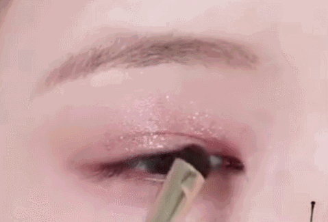 为什么感觉眼睛里面有黑点在动 081f3cfa157c4ae5afddf6c494ad9f55.gif