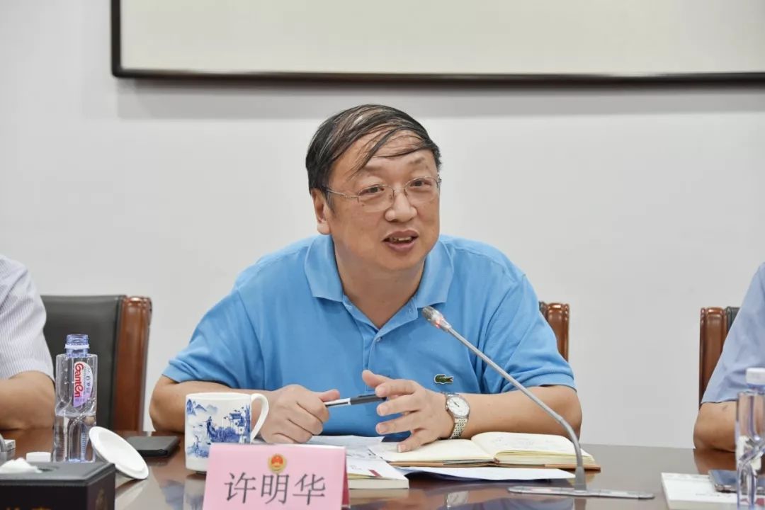 许明华指出,长期以来区检察机关充分发挥职能,为民营企业的发展保驾