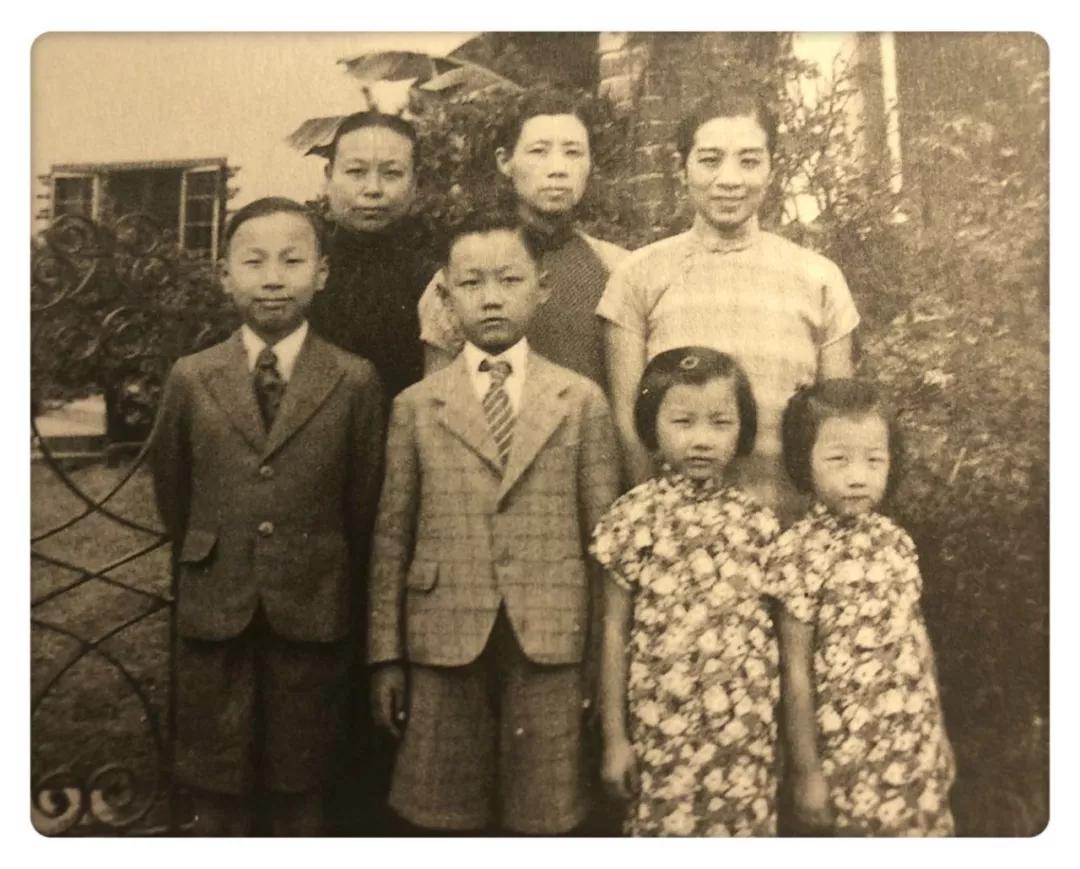 旗容智女李鸿章的侄孙女李国秦