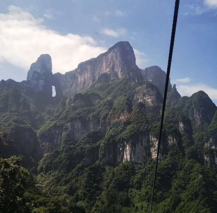 天门山穿山扶梯