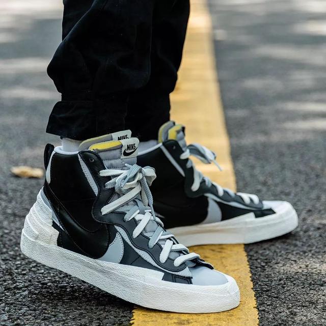 下月国内发售!黑灰 sacai x blazer mid 上脚真的帅