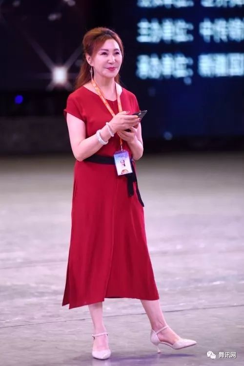 怎么样才能当上拉丁舞裁判 3a641a6544014775b5c85853350e157f.jpeg