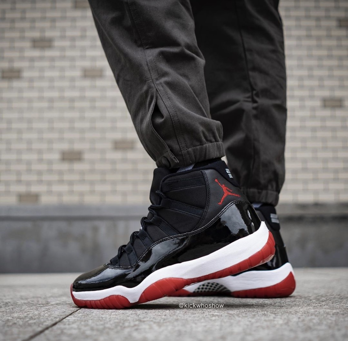 就等发售了!Air Jordan 11 Bred上脚细节大赏