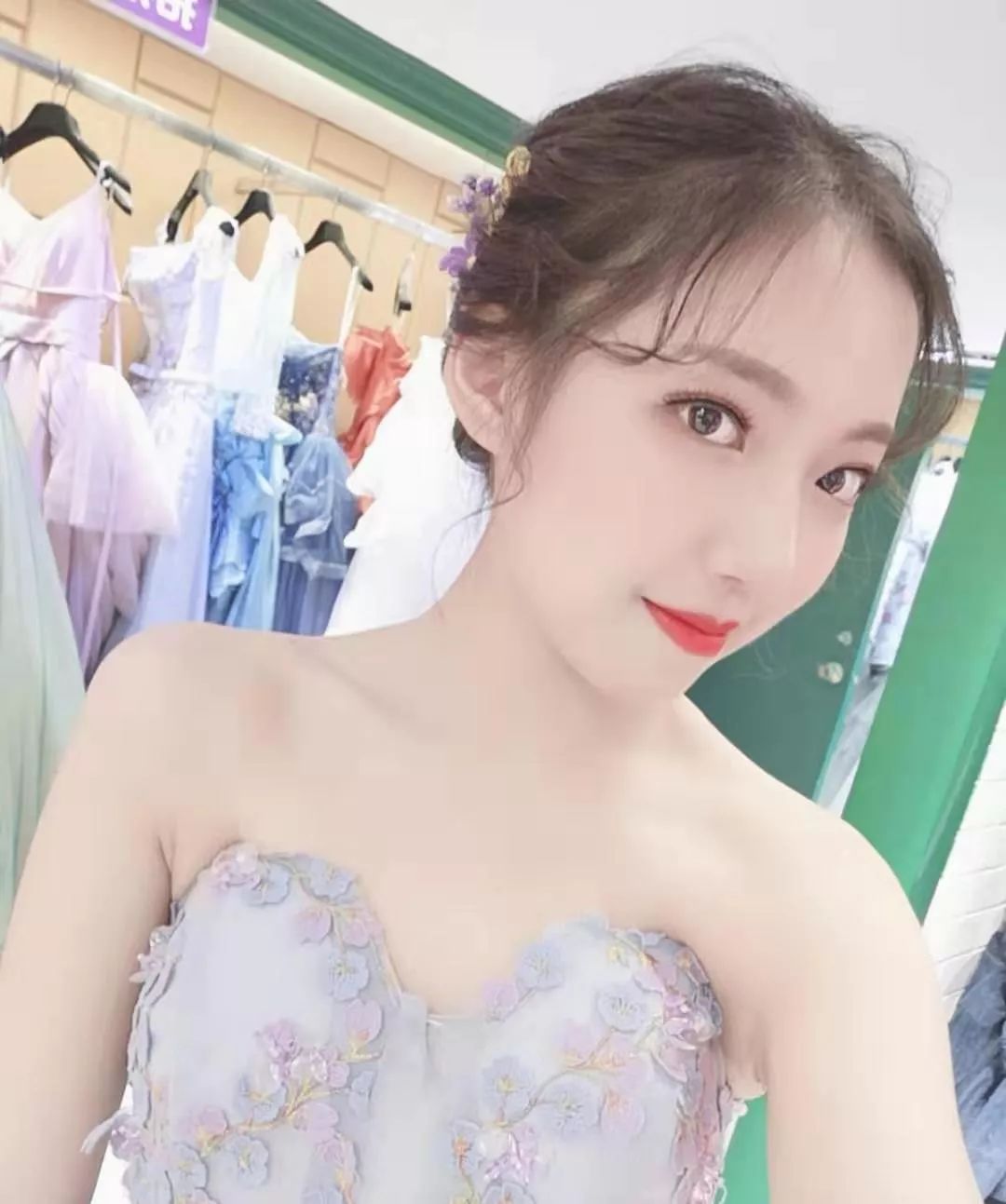 好久不见~ 上一期新生爆照的人气王是 e08号小姐姐~ 鼓掌 充电宝会在