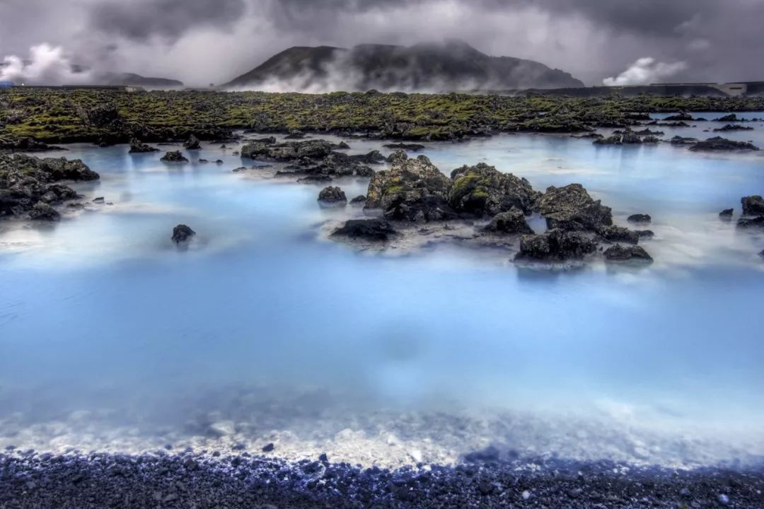 一只鸟飞温泉池猜一成语_一个人一只鸟成语猜图(2)