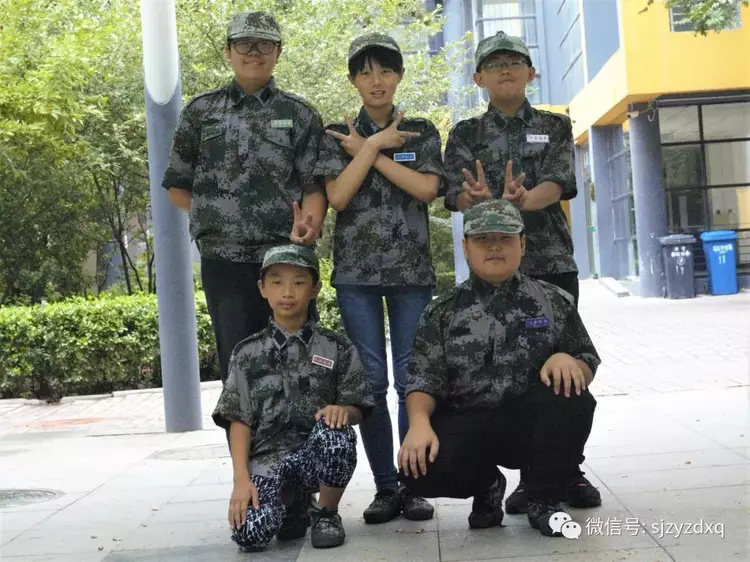 冯子睿高一12班纪律标兵:郭伊飒训练标兵:康子轩礼仪标兵:陈丁豪卫生