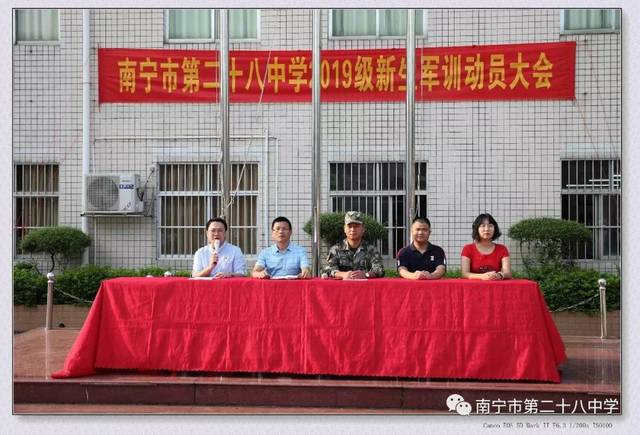 用汗水向青春致敬南宁二十八中开展2019年新生军训活动