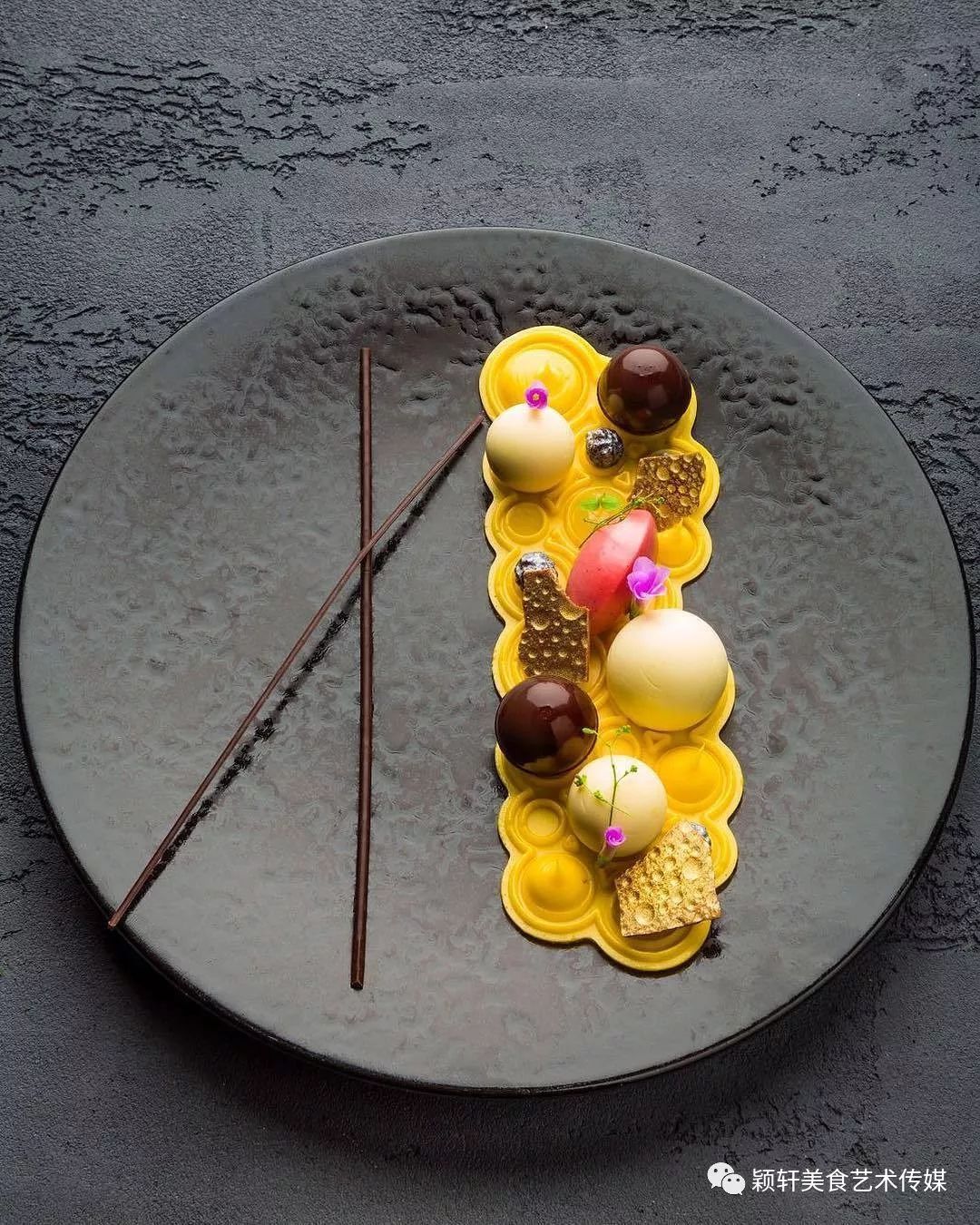 米其林餐厅里chef的摆盘艺术与餐具搭配